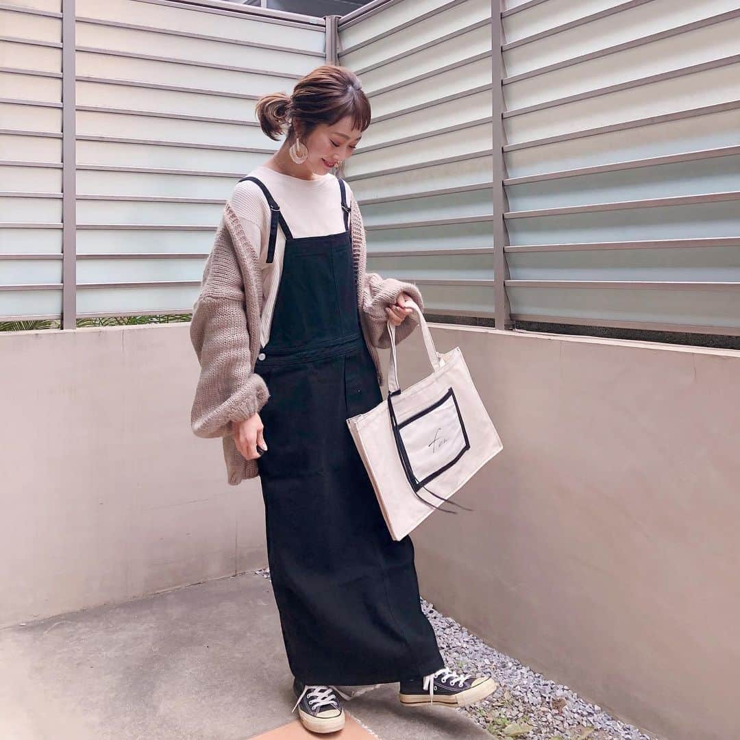Kikuno Sayumiさんのインスタグラム写真 - (Kikuno SayumiInstagram)「〻fen  code〻 ・ ・ ・ @fen__jg のめちゃくちゃ可愛いジャンスカ‪‪❤︎‬後ろ姿もオシャレ😍 ストラップで長さ調節できるから高身長さんでもいけるよ✨ ・ 最近よく使ってるこのバッグもここの。 ・ ・ #ファッション#fashion#ママ#ママコーデ#プチプラコーデ#大人カジュアル#ヘアアレンジ#大人可愛い#ジャンスカ#ジャンスカコーデ」1月19日 15時38分 - sayumikikuno