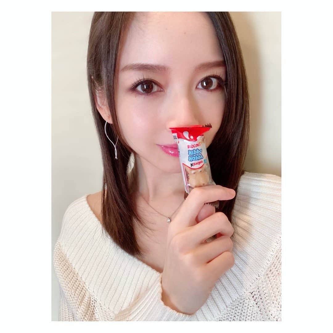 宮本笑里さんのインスタグラム写真 - (宮本笑里Instagram)「久しく、たくさん笑った日！🌼  心潤う時間大切ですね  そして  皆様からのあたたかいお言葉、優しさにも救われています。ありがとうございます！  #写真と文字反転のままだった #インカメあるある #カバさんの顔が可愛いよ #チョコスタ　#kinder #chocolate #happyhippo #チョコ好き」1月19日 15時33分 - emirimiyamoto