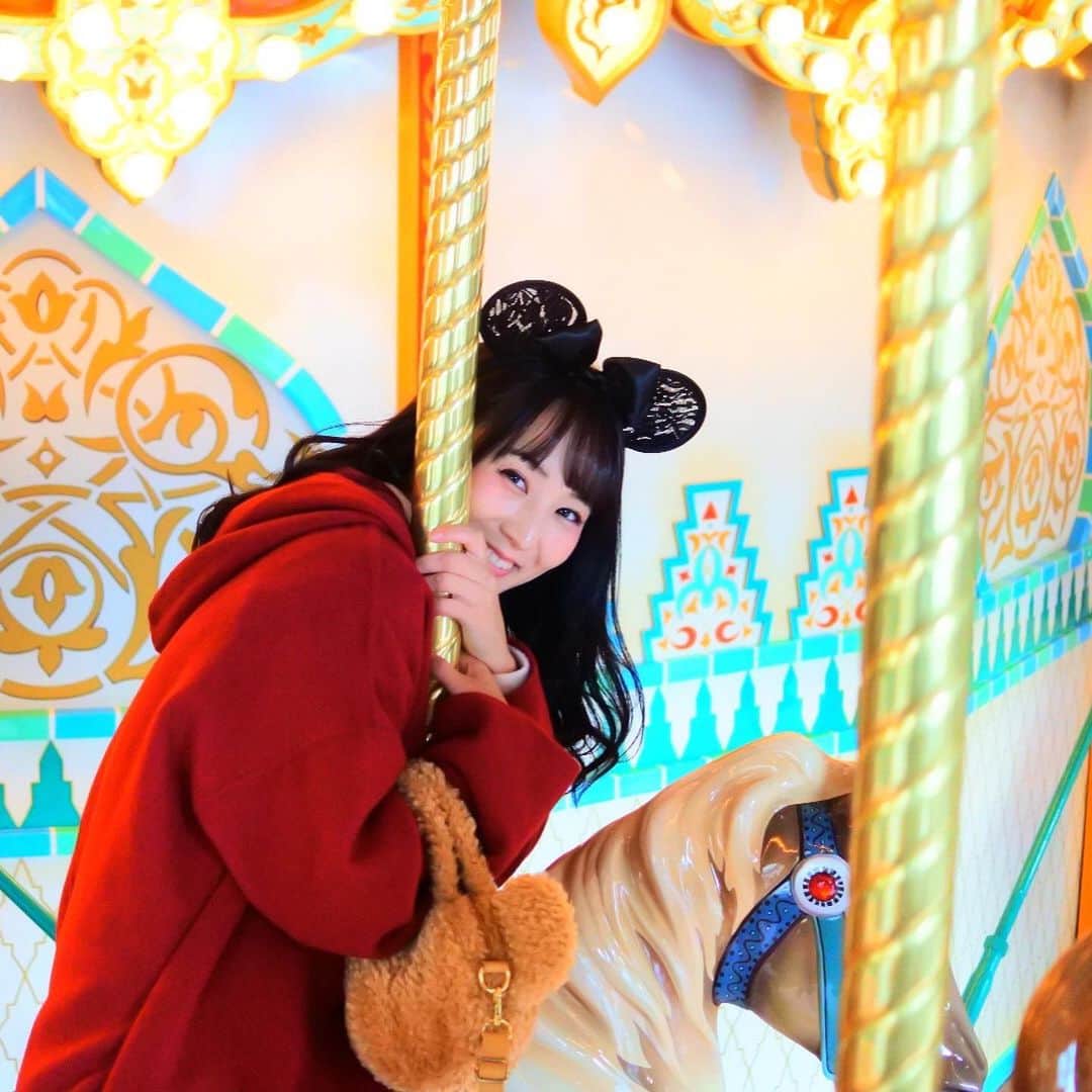 浜田由梨のインスタグラム：「デートみたいだね？　#❤  #disneyland #disney #ディズニーランド #メリーゴーランド #instagood #photography #date #girl #mickeymouse #disneygram #disneyphotography #disneycode #cute #japanesegirl」