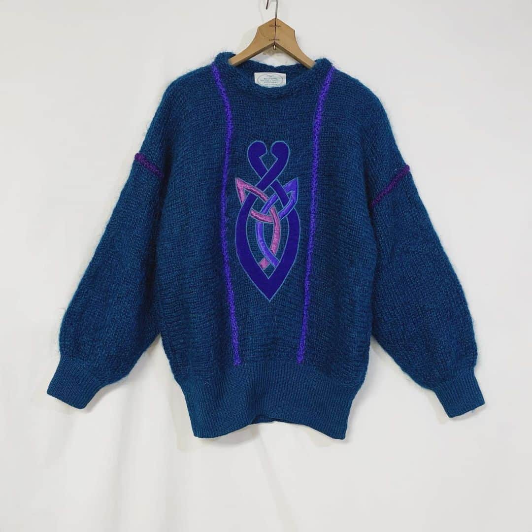 i nouのインスタグラム：「. SOLD.  emblem mohair sweater #inou_vintageclothing」