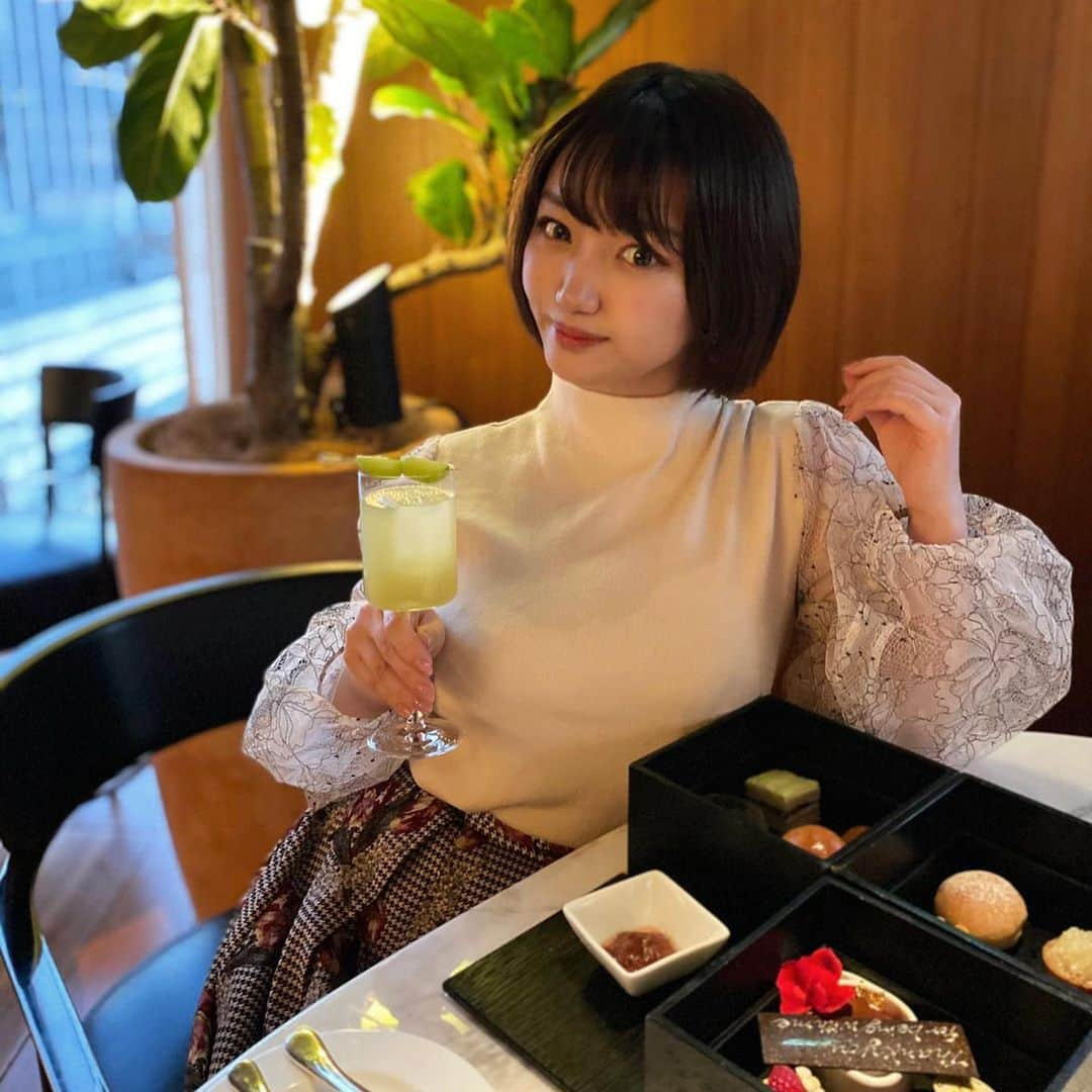 東美希さんのインスタグラム写真 - (東美希Instagram)「BVLGARI cafe❤️ . トップスは初売りで買った #lagunamoon ❤️ . . . #bvlgari #bvlgaricafe #afternoontea  #ショートボブ #bar #銀座カフェ #銀座ランチ」1月19日 15時49分 - amisar11