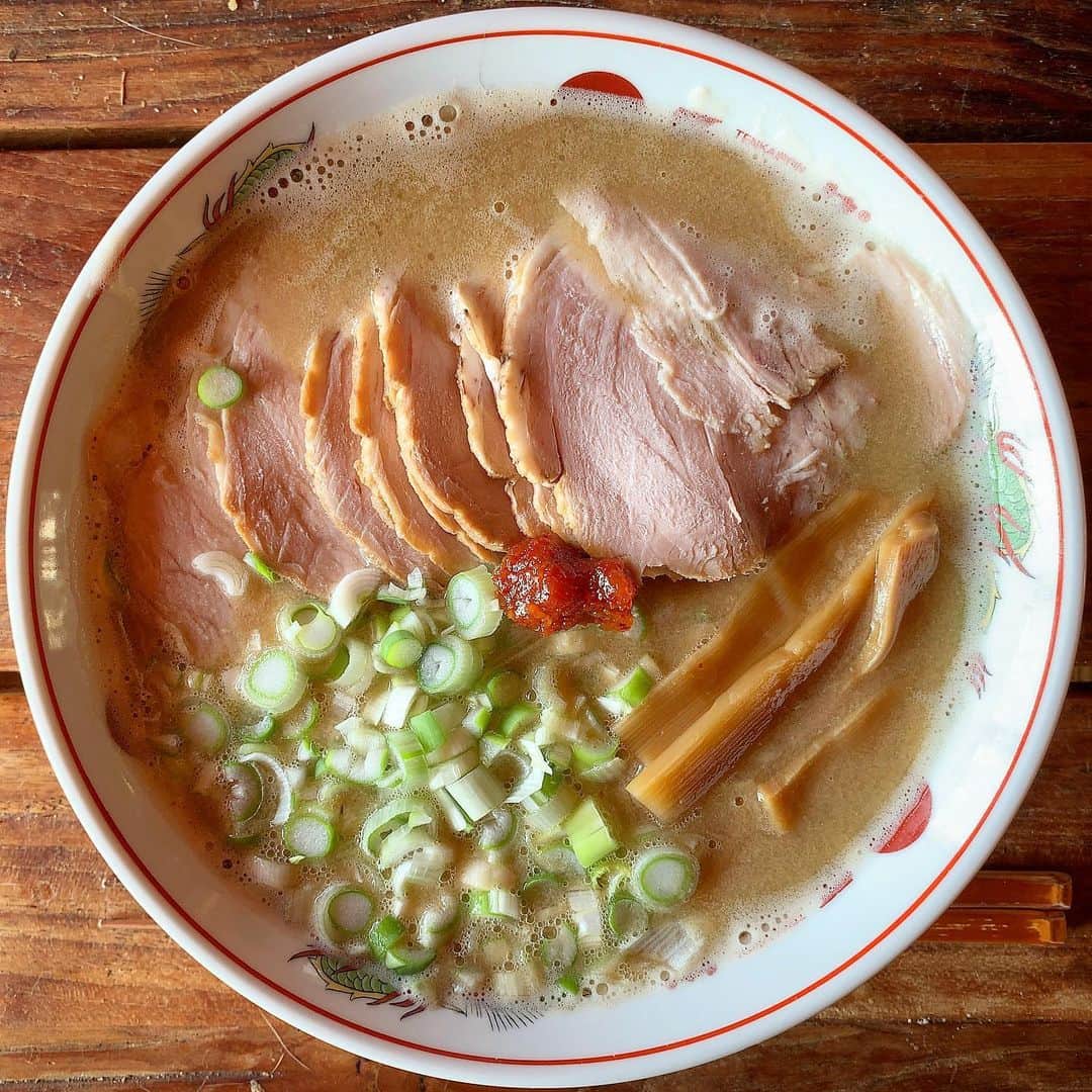 池内万作のインスタグラム：「最近現場で天一の話をして、すっかり頭が天一脳に。 というわけで自宅で天一♪ 便利な世の中になったもんですばい。 最高だぜ。 #イケウチ家の食卓 #みちょ食堂」