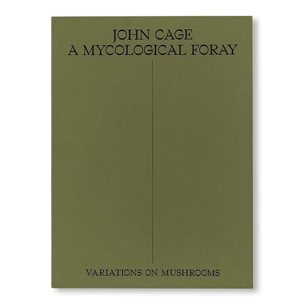 Sisterさんのインスタグラム写真 - (SisterInstagram)「A MYCOLOGICAL FORAY by John Cage ¥7,000 (+tax)  「キノコに熱中することによって、音楽についてより多くを学ぶことができるという結論に至った。」- ジョン・ケージ アメリカ出身の音楽家、作曲家、詩人、思想家、キノコ研究家であるジョン・ケージ（John Cage）の作品集。本書『A MYCOLOGICAL FORAY（真菌類学への介入）』は、作者の特異体質的な心の奥底に存在する、キノコで覆われた風景へと見る者を惹きつける。2冊組のうち1冊には、作者がキノコを探究している様子や、その間に出会った様々な種類の植物や真菌類の写真や文章を掲載。1983年に公演された『MUSHROOMS et Variationes』の完全版スクリプトも収録している。加えて、ファイルのような形をした『MUSHROOM BOOK（キノコの本）』は、1972年に作者が制作したポートフォリオを初めて複製したものである。アメリカ人イラストレーターであり同じく菌類を研究していたロイス・ロング（Lois Long）によるイラストと、アメリカ人植物学者のアレクサンダー・H・スミス（Alexander H. Smith）による解説を含む。本作は「JOHN CAGE TRUST」による協力のもと刊行された。   softcover book and unbound portfolio in a slipcase 224 pages 279 x 203 mm color, black and white 2020  #johncage #artbook #twelvebooks #photobook #sister_tokyo」1月19日 16時06分 - sister_tokyo