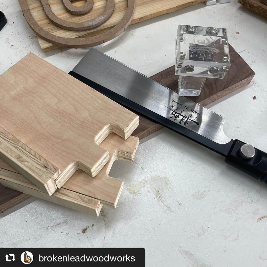 SUIZAN JAPANさんのインスタグラム写真 - (SUIZAN JAPANInstagram)「Great work😆 Thank you for using our dozuki saw! Glad that you like it!﻿ ﻿ #repost📸 @brokenleadwoodworks﻿ Try my hand at dove tails. Hopefully @jkatzmoses alignment block and saw guide will help me learn.  The @suizan_japan saw is sharp! ﻿ #dovetails #woodworking #woodshop #handcutdovetails #diy #jig #saw #wood #maker #japanesesaw﻿ ﻿ #suizan #suizanjapan #japanesesaws #japanesetool #japanesetools #craftsman #craftsmanship #handsaw #pullsaw #dozuki #woodwork #woodworker #woodworkers #woodworkingtools #japanesestyle #japanlife」1月19日 16時10分 - suizan_japan