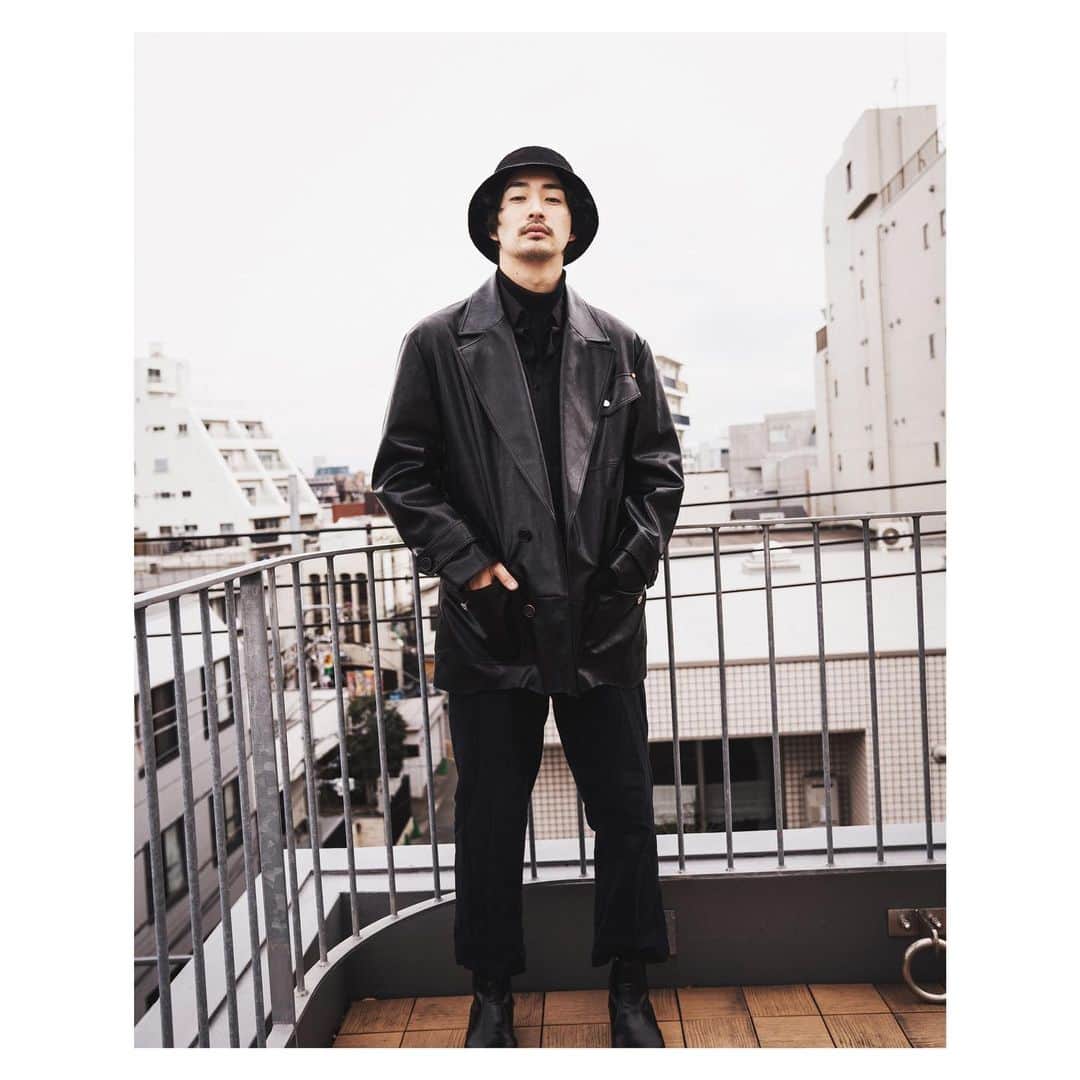 ロビンのインスタグラム：「All black as usual.  #allblack #fashion #mensfashion」