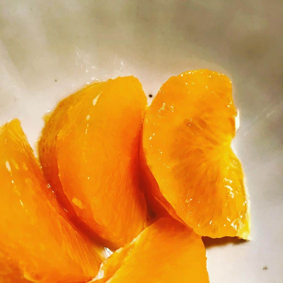 光野桃のインスタグラム：「最後のまどんな。 これ、ゼリー？じゃない。 酸味と甘味の果汁の滝が口の中でなだれ落ちる。 今年の柑橘の口開け。 毎日、幸せでした。 ごちそうさま！  #5farm」
