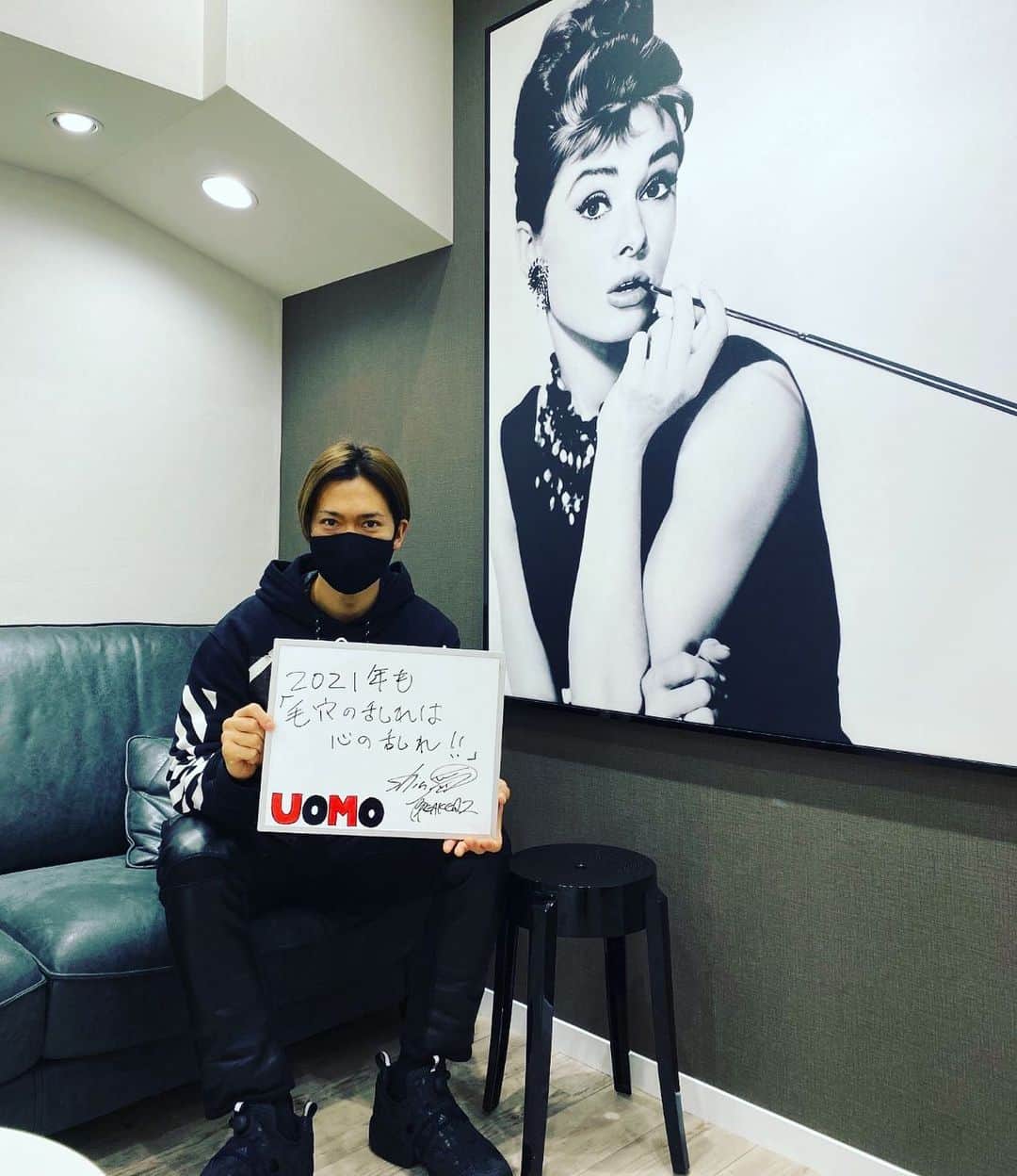 SHINPEIのインスタグラム：「PREMIUM Men's SALON UOMO表参道店さんへ行ってきました！﻿ ﻿ 今回はヒゲのみの施術だったので、たった数十分で完了。﻿ ﻿ 2021年も「毛穴の乱れは心の乱れ！」をテーマに整えていきます☆﻿ ﻿ UOMOさん今年もよろしくお願いします！﻿ ﻿ #UOMO﻿ #ウオモ﻿ #光脱毛﻿ #メンズエステ﻿ ﻿ uomo-salon.com」
