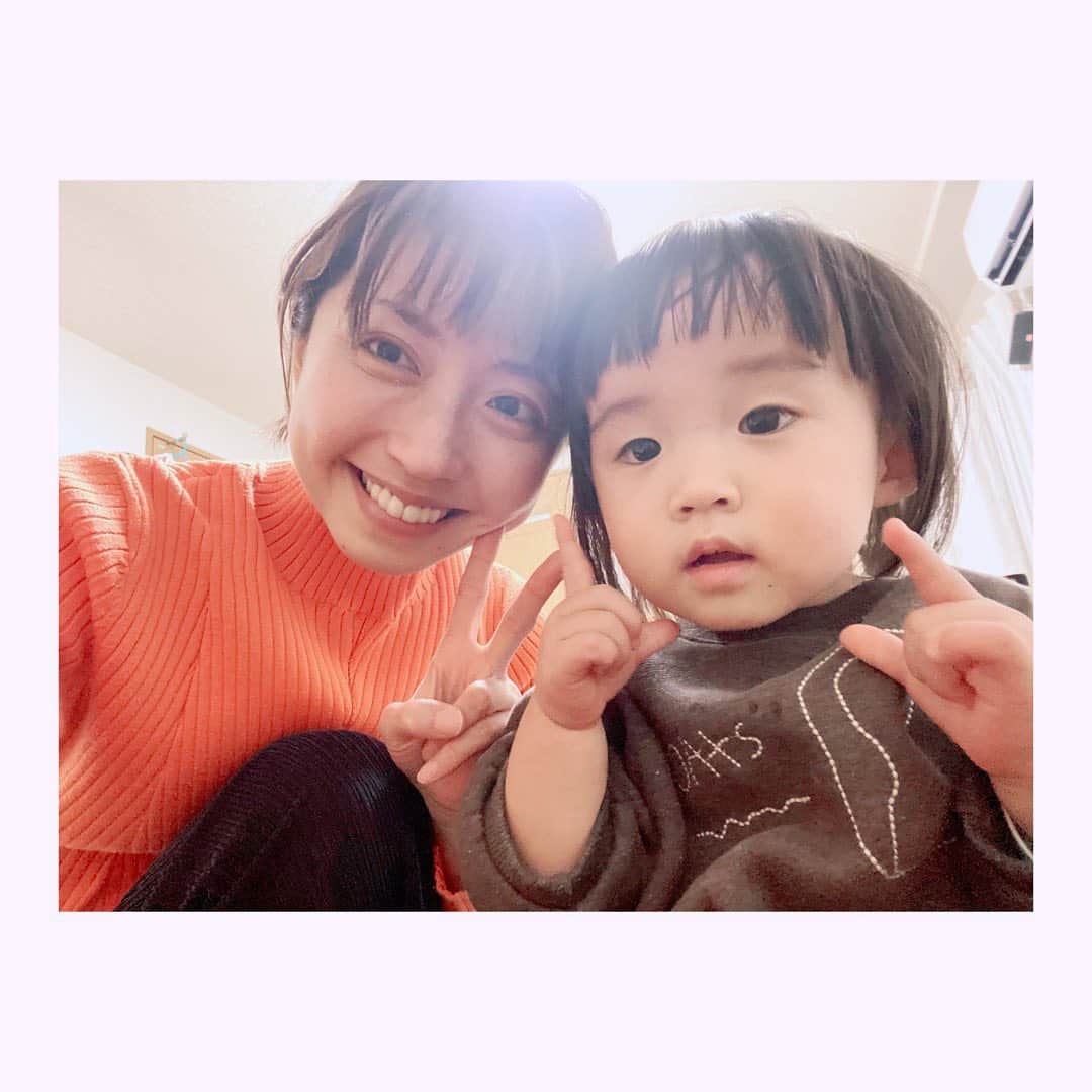 小塚舞子のインスタグラム：「明日はおは朝一部に出演します☀️ 5時から6時半まで🙋‍♀️🙋‍♀️ 早起きの皆さまよろしくお願いします！  #2歳 #ママコーデ #おは朝 #ママっぽいタグ思いつかず」