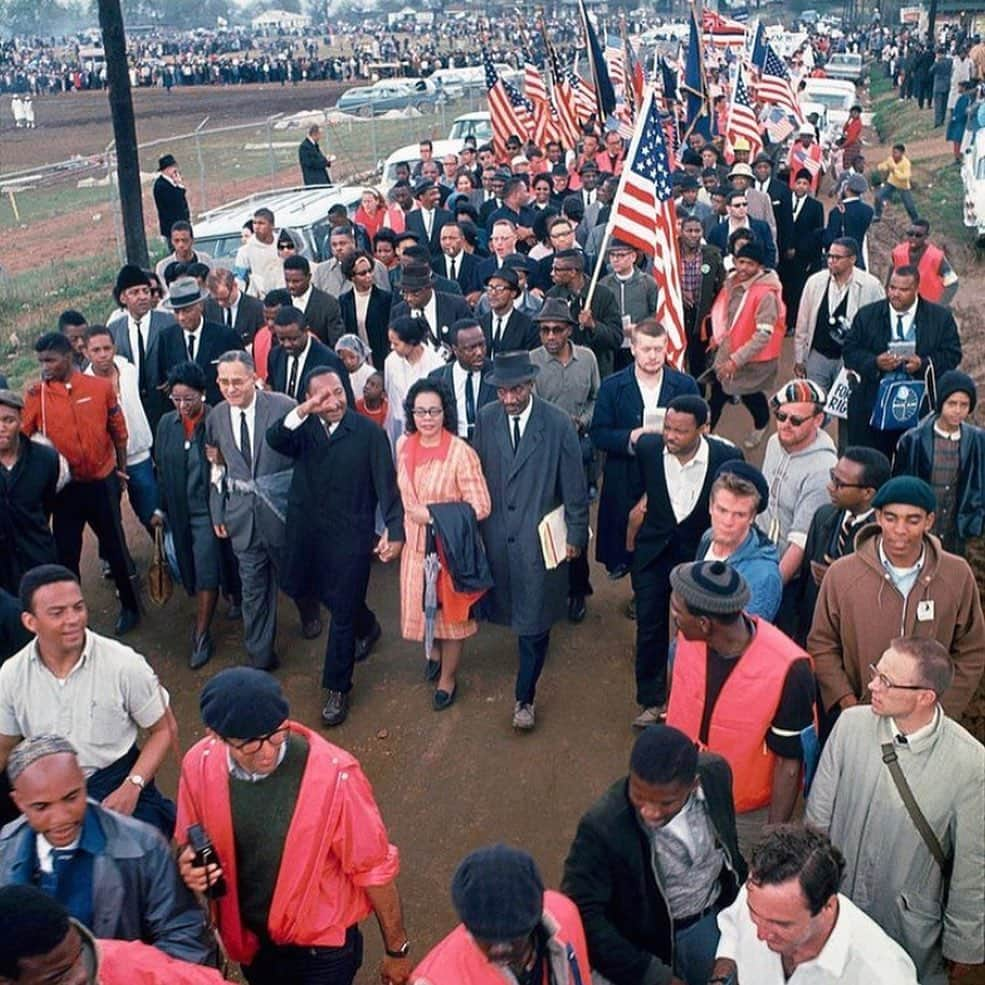 FRENCH GIRLさんのインスタグラム写真 - (FRENCH GIRLInstagram)「On this MLK day, we remember and honor the legacy of Rev. Dr. Martin Luther King, Jr. — a legacy that often gets whitewashed and watered down. In order to accurately honor Dr. King, we have to understand just how radical of a man he was.   In the 1960’s, Dr. King was not a beloved figure by most of America. Like BLM protestors and the black community today, he was condemned, threatened, harassed, arrested, beaten, and ultimately murdered for his radical beliefs on racism and inequality, poverty, education, health care, capitalism, and militarism. While he did preach about peaceful protest and love over hate, he also understood the anger and pain coming from his community, making such statements as “a riot is the language of the unheard” and “freedom is never voluntarily given by the oppressor, it must be demanded by the oppressed.”  Dr. King paid the ultimate price for these beliefs, but the progress he made and the change he inspired revolutionized America, challenging the status quo and the very foundations upon which our country was built.   It is also important today to honor Coretta Scott King, author, activist, human rights leader, and wife of Dr. King who left an incredible legacy all her own in the fight against racial and gender-based injustice, participating in demonstrations and marches for various causes throughout her life and centering women’s voices in economic and social movements.  After his death, Coretta founded The King Center, a memorial foundation dedicated to advancing Dr. King’s legacy, and spearheaded the movement to establish MLK Day as a federal holiday, ensuring her husband’s legacy would continue to be honored every year. Without Coretta Scott King, there would be no Martin Luther King Day. Thank you to the King family for ensuring Coretta’s legacy is remembered alongside her husband’s.  Today, let us build on the King legacy. Let us push for equality not only in letter but in practice of the law. Let us demand justice for the black community. Let us not lose hope.   Though we have far to go, we must continue forward, together. Let us honor Dr. King’s legacy by picking up where he left off. There is work to be done — let’s get to it.」1月19日 7時35分 - frenchgirlorganics