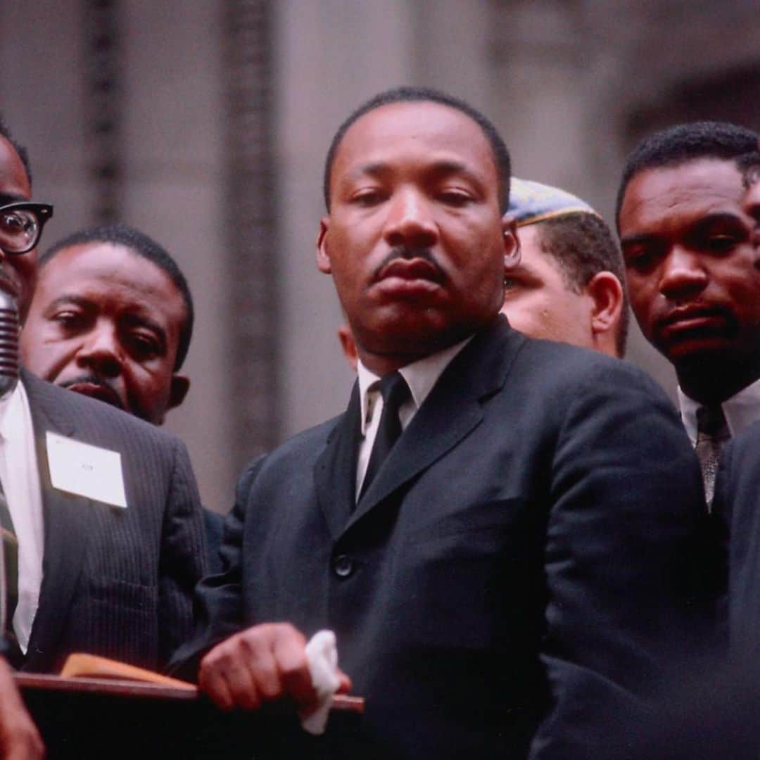 オーガスト・マトゥーロさんのインスタグラム写真 - (オーガスト・マトゥーロInstagram)「Let’s normalize posting Dr Martin Luther King Jr. photos in color instead of black and white...to remind everyone the civil rights movement was not that long ago... and we are still fighting for his dream #BLACKLIVESMATTER #MLKDAY」1月19日 7時56分 - augustmaturo