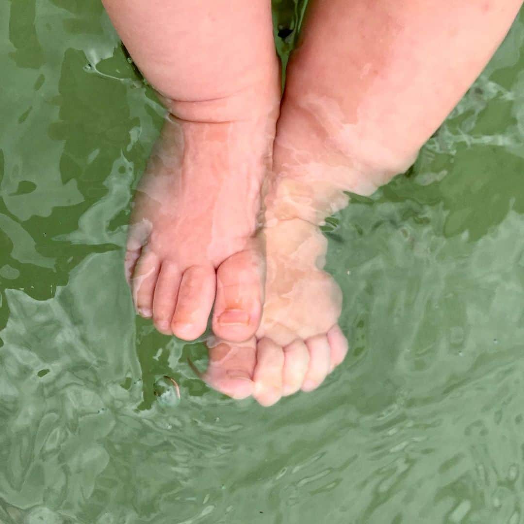Bethany Hamiltonのインスタグラム：「No I didn’t have the baby... But I’m ready for some kissable toes 😊」
