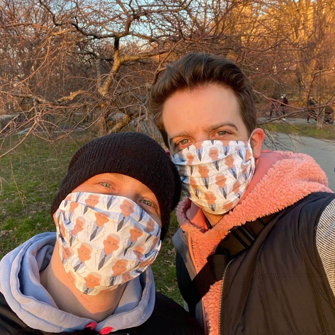 ロビン・ロード・テイラーのインスタグラム：「Loving our Fauci masks from the fabulous @masksbyterry. Who doesn’t want to look cute while helping save lives! Proceeds go to charity, too! Check ‘em out! ❤️」