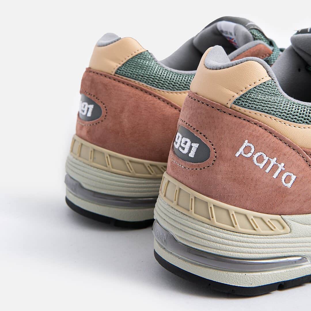 HYPEBEASTさんのインスタグラム写真 - (HYPEBEASTInstagram)「@hypebeastkicks: @patta_nl and @newbalance have just shared an official look at their latest collab. The partnership arrives in the form of a premium New Balance 991, celebrating the silhouette’s 20th anniversary. The sneaker arrives in a clean “Cork” and “Light Petrol” colorway, alongside “Peach” and gray contrasting across the upper. The outsole boasts the brand’s moniker, while a contrasting embroidered Patta logo can be found towards the rear. Hit the link in bio for full release details.⁠⠀ Photo: New Balance/Patta」1月19日 8時32分 - hypebeast