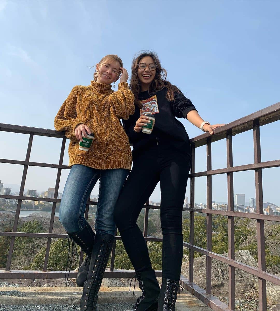 Megha Shrestha のインスタグラム：「Take time to chill ☕️ @naomilorrainefrank 年越すごとに重なっていく二人の時間✨  デート楽しかったよ🙈またすぐね🦋 3.4枚目もうアウトでしかない😂  #friendshipgoals #fukuokajapan」