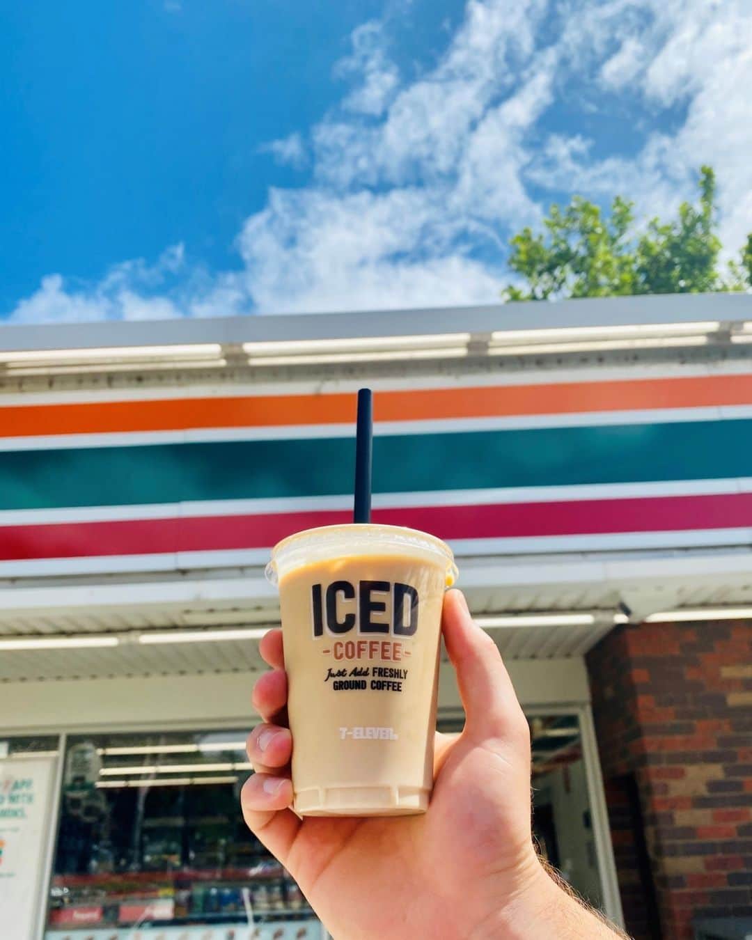 7-Eleven Australiaさんのインスタグラム写真 - (7-Eleven AustraliaInstagram)「FRIENDLY REMINDER: Iced Coffee is the perfect addition to any Tuesday 💚☕ #7ElevenAus」1月19日 9時00分 - 7elevenaus