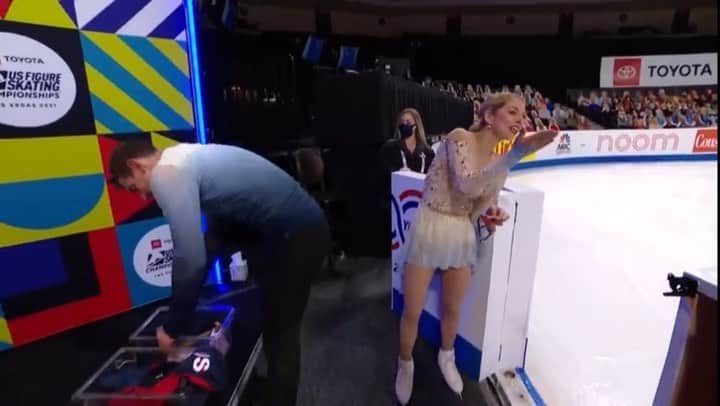アレクサ・シメカのインスタグラム：「A lot of you have asked who I blew a kiss to after my performance. It was to the classy Jenni Meno! It’s a privilege to learn from the very best! My admiration for her goes above and beyond! ☺️👑 @teamtoddandjenni」