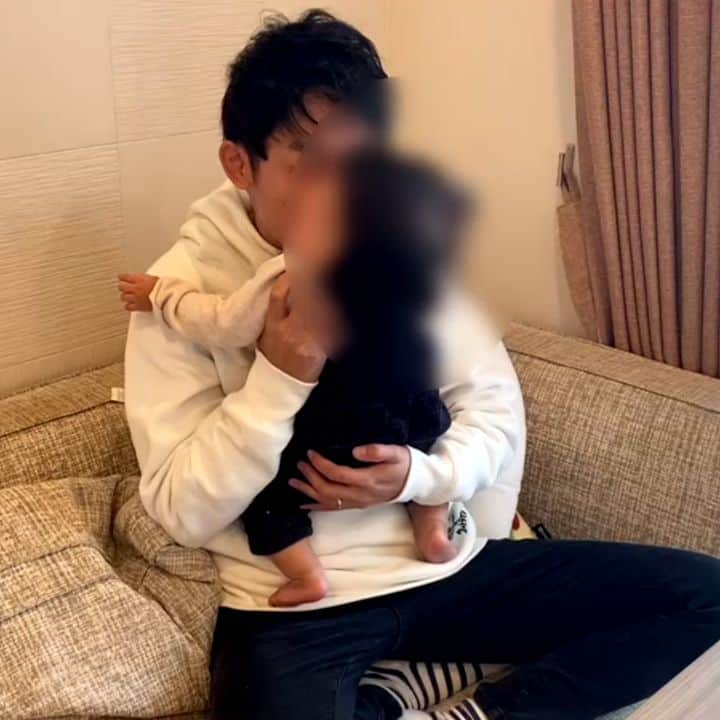 のインスタグラム：「癒しの三女ちゃん #娘たち #石田たち #三姉妹 #三女 #癒し」