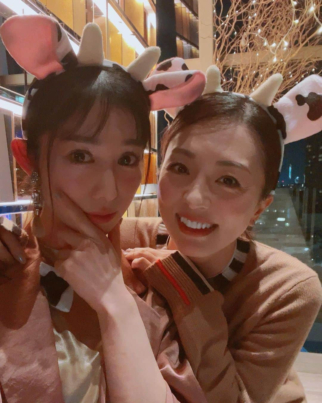 名越涼子さんのインスタグラム写真 - (名越涼子Instagram)「私たち、年女やらせてもらってます🙋‍♀️  一一一一一一一一一一一 #年女#丑#しょこりょこ #牛#🐮#丑年#もー #モー#よろしくお願い致します #カチューシャ#変身 #2021#2021年」1月19日 9時38分 - nagoshi_ryo