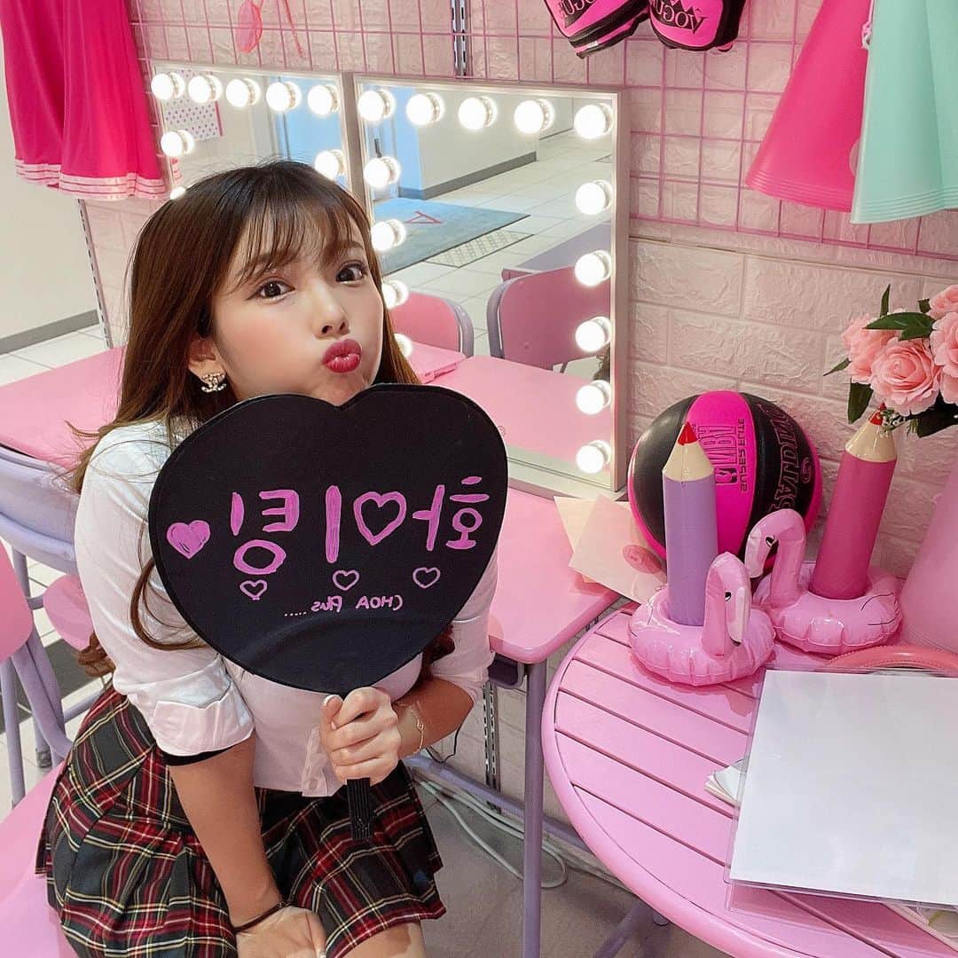 MiyakeKasumi さんのインスタグラム写真 - (MiyakeKasumi Instagram)「続きまして、韓国制服のBLACKPINKの衣装バージョン💕  シャツってなんか可愛いよね🥺💓 ほんとはリボンやなくてネクタイなんだけどなかったからリボンで😂  高校の時本当は応援部のチアダンスするために入学したのに成り行きでご当地アイドルに入っちゃってチア途中で辞めちゃったんだよね🥺  あのままチア頑張ってたらまた違う人生だった😳  #韓国制服 #制服 #韓国 #韓国ファッション #コスプレ #制服コスプレ #korea #blackpink #blackpinkjenniekim #jennie #jenniekim #ジェニ #blink #love #jk #高校生 #部活 #アイドル #ご当地アイドル #原宿 #竹下通り」1月19日 9時47分 - 1225kasumi