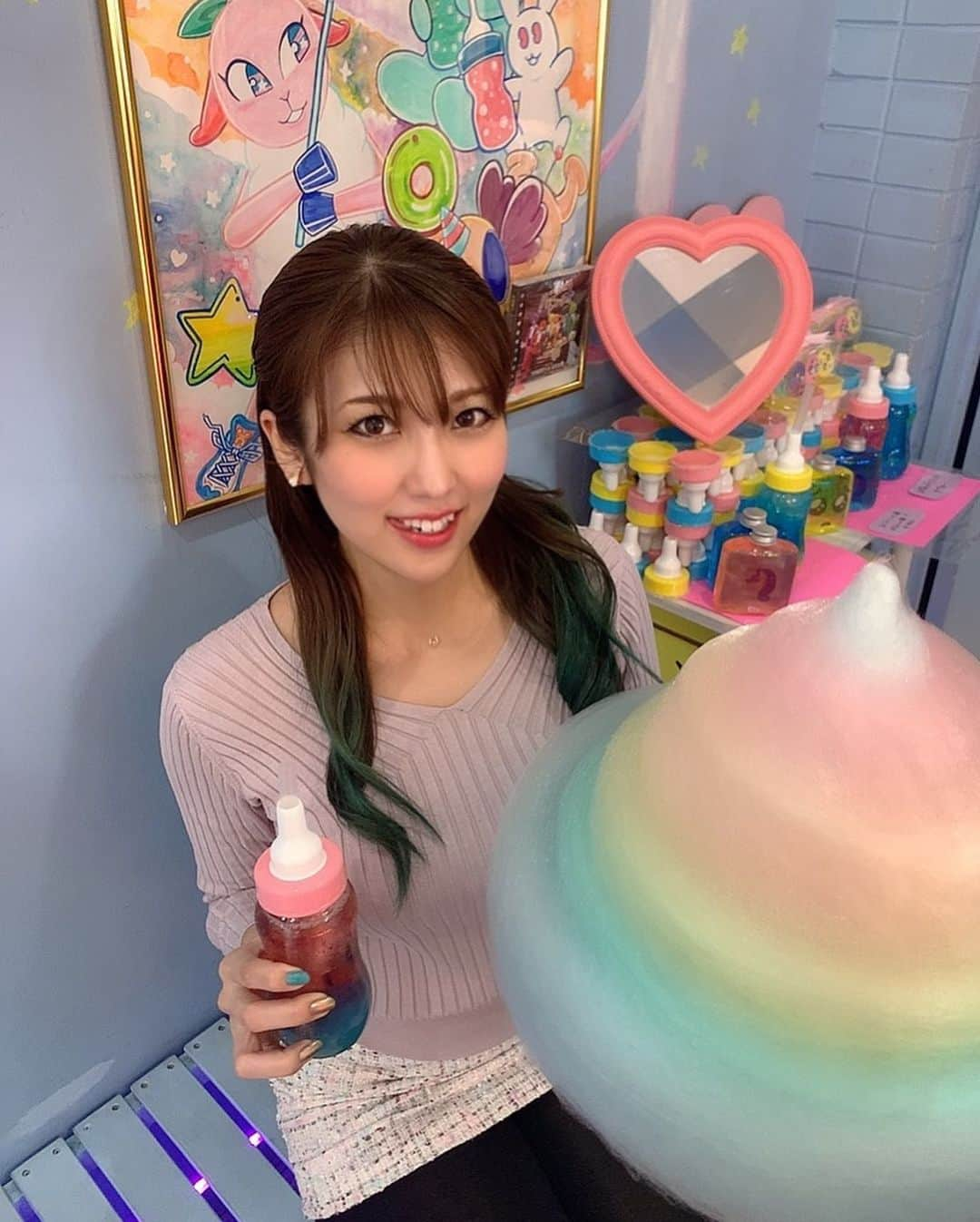 神谷麻美さんのインスタグラム写真 - (神谷麻美Instagram)「#sweetxo 可愛すぎ💖🦄💖🌈💖✨ #ユニコーン 大好き🦄💖✨  #哺乳瓶 🍼👶🏻💖✨  #ぴえん 🥺💖✨  #レインボーわたあめ 🌈💖✨ #cottoncandy 🍭💖✨」1月19日 9時52分 - asamice428