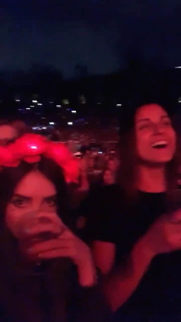 アリソン・ワンダーランドのインスタグラム：「take me back to when the world was normal and @officialrezz and I were drunk watching lana」