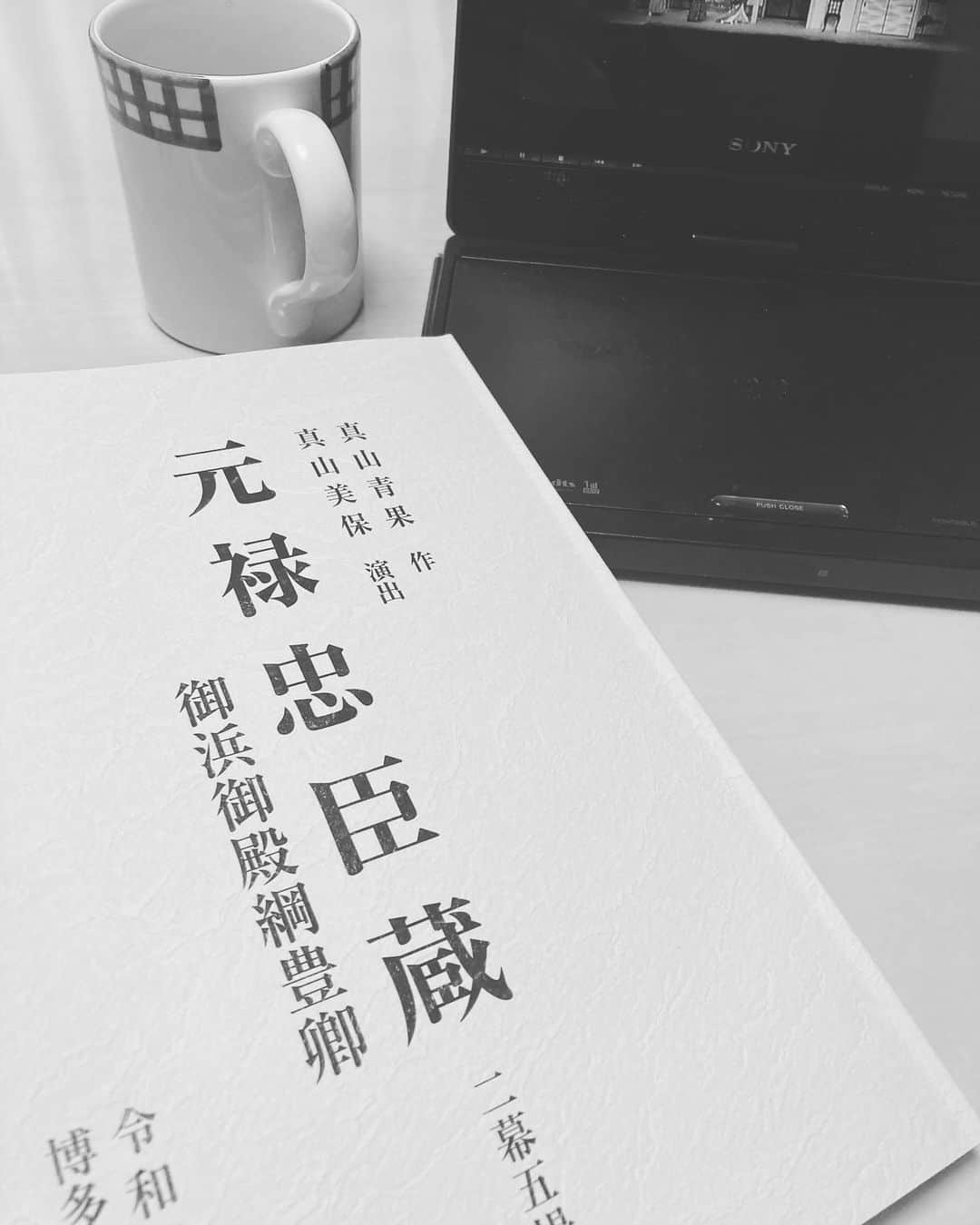 中村歌昇 さんのインスタグラム写真 - (中村歌昇 Instagram)「来月の勉強。 大好きな作品。 ガンバリマス。 昨日はゲツキカ。観て下さった方ありがとう。観てない方、アーカイブあるので是非。@getsukikaa #いや本当に頑張れよ #中村歌昇 #博多座 #御浜御殿綱豊卿  #富森助右衛門 #kabuki #歌舞伎 #月曜企画会議  #ゲツキカ」1月19日 10時16分 - kasho_nakamura