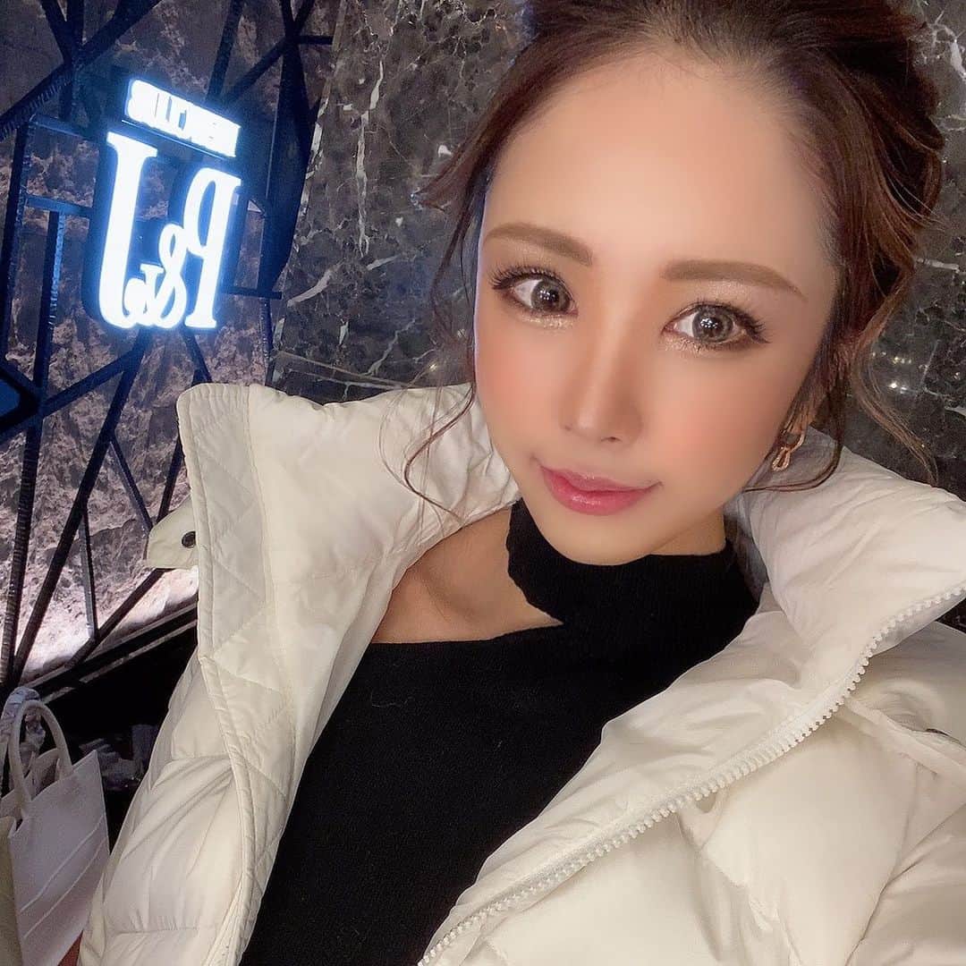 藤咲ひなたのインスタグラム：「おはようございます❤️  ねー今日天気わるすぎ。 引きこもりたい。笑笑  予定も無くなっちゃったから 誰か予定をください🥺✨✨  P&J 札幌市中央区南４条西３丁目 N-プレイスビル 5F 011-518-1444 💋藤咲ひなた💋」