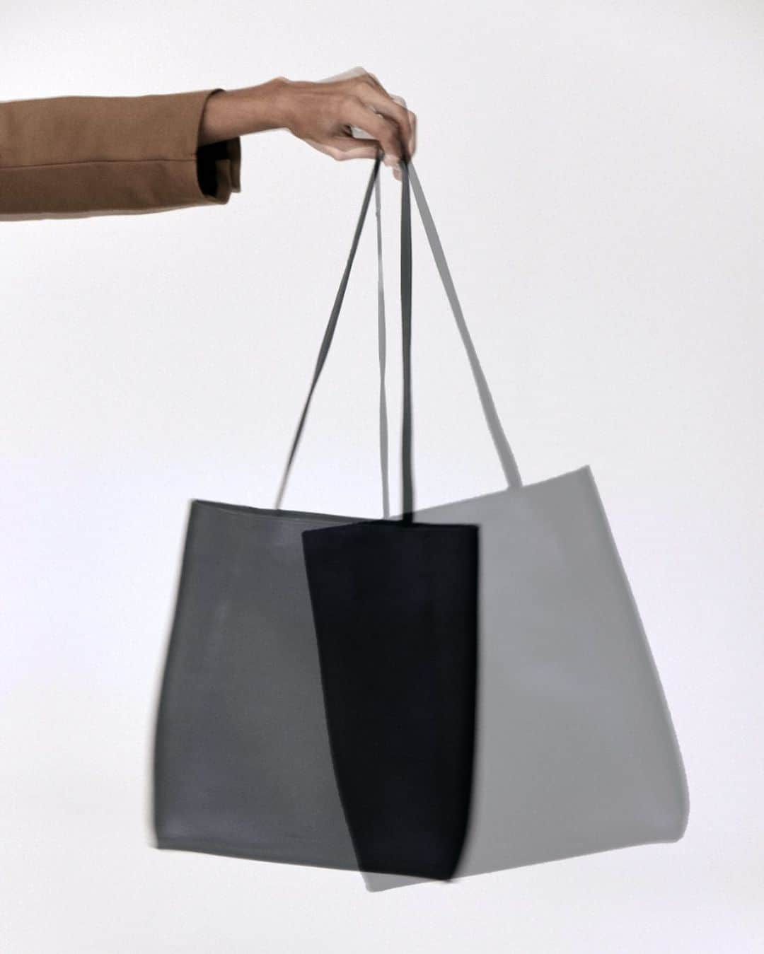 JanessaLeoneのインスタグラム：「BAG 01  #janessaleone」