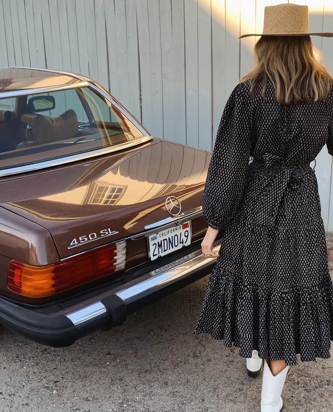 クレオベラのインスタグラム：「Our new favorite dress for the season on @edina.taylor ...The Emmeline Midi Dress.」
