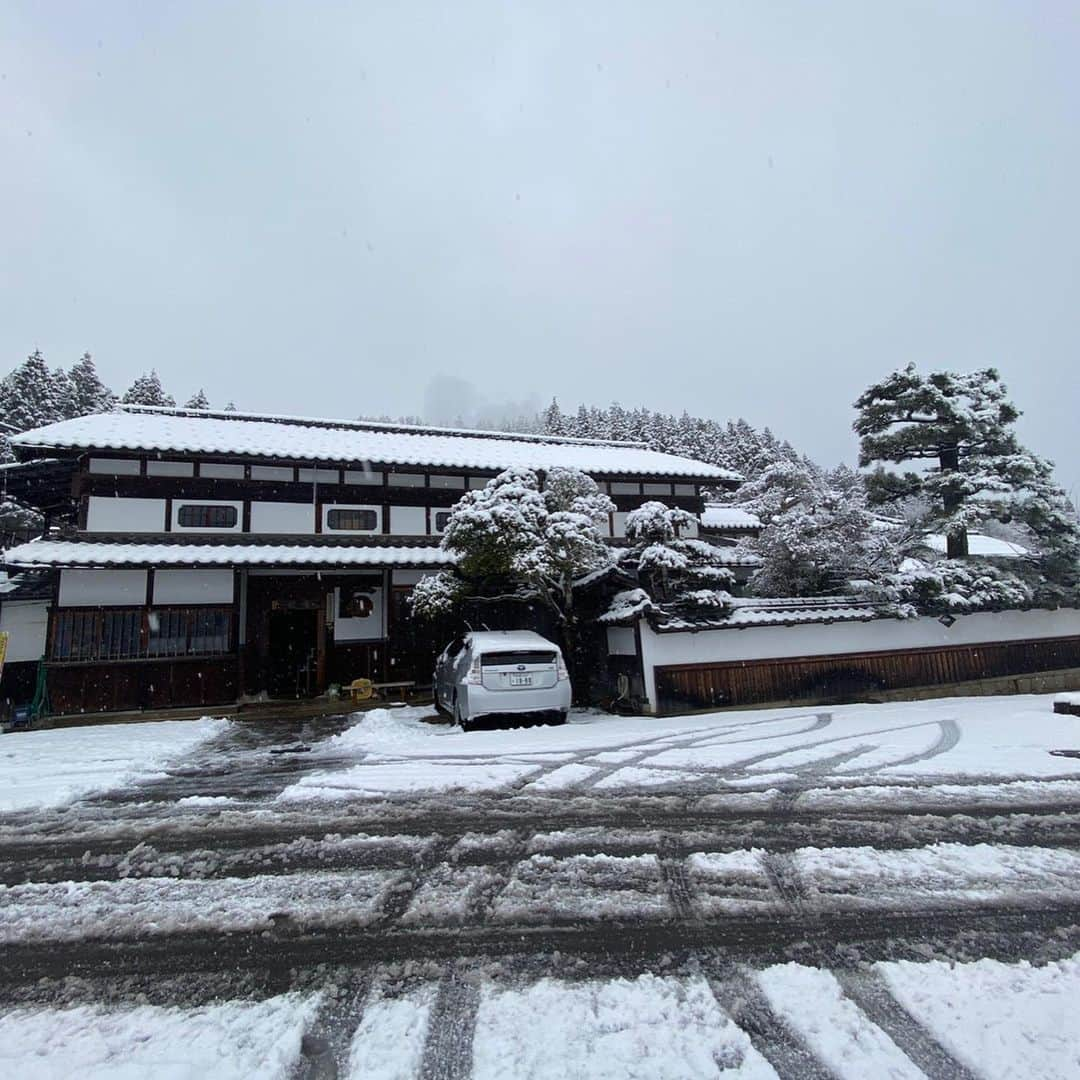 宮田麺児さんのインスタグラム写真 - (宮田麺児Instagram)「田おこしから田植えから稲刈り 袋つり用の袋をイナ染　ここまできた。あとは仕込んで　2月に完成。  #日本酒 #田んぼ #稲刈り #田植え #山田錦 #東大阪 #与謝町 #与謝娘酒造 #稲藁」1月19日 10時39分 - miyatamenji