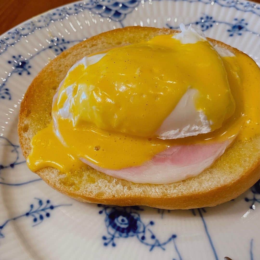 早見優さんのインスタグラム写真 - (早見優Instagram)「エッグベネディクト Egg Benedict with Hollandaise sauce  #breakfast #eggbenedict #hollandaisesauce #朝ごはん #卵 #エッグベネディクト」1月19日 10時43分 - yuyuhayami