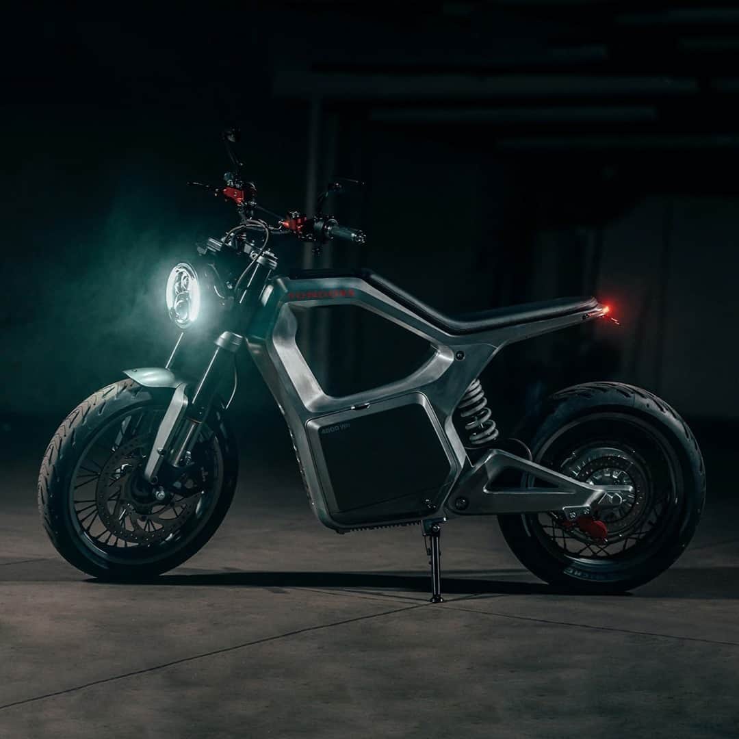 HYPEBEASTさんのインスタグラム写真 - (HYPEBEASTInstagram)「#hypeAF: Sondors enters the world of electric motorcycles with its new Metacycle. Designed for urban living and navigating congested city streets, the bike weighs just 200 pounds and is constructed out of lightweight aluminum. It can also travel up to 80 miles from its 4-kilowatt-hour battery, and include a wireless charger, LED lighting, and swappable batteries. It’s available now for a price of $5,000 USD.⁠ Photo: Sondors」1月19日 10時45分 - hypebeast