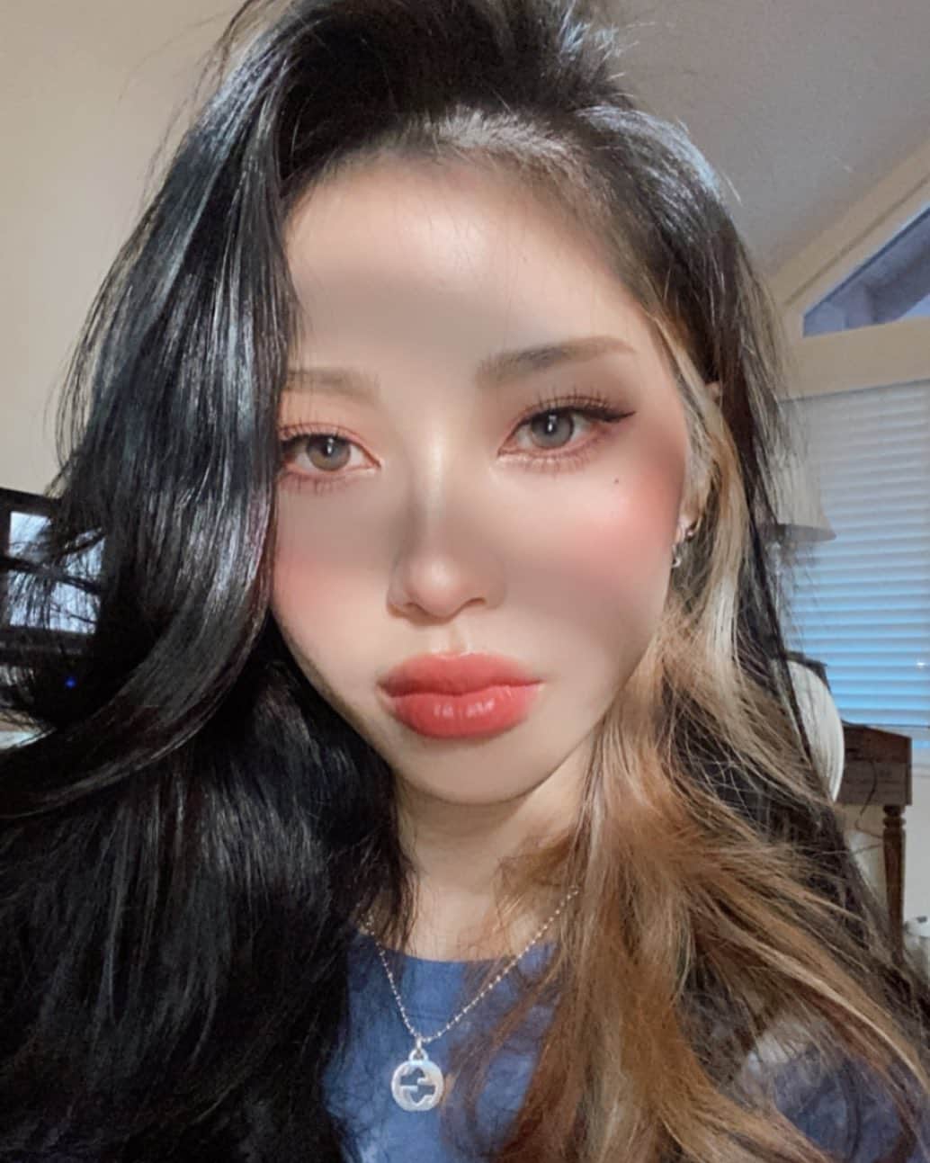 リュ・ウォンのインスタグラム：「✨It’s Instagram filter do not be fooled✨ 인스타 필터임 이 얼굴을 믿지마시오. No i’m not balding it’s the light」