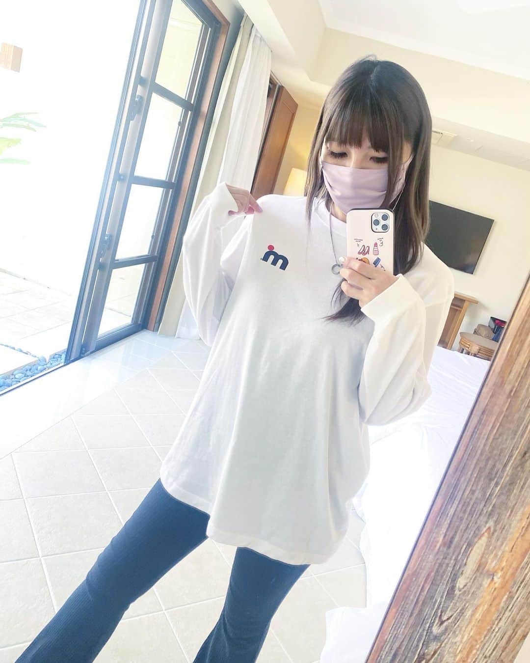 五位渕のぞみのインスタグラム：「#ミストラル のロンTが最近のお気に入り😊🍒 @mistral_apparel ㅤㅤㅤㅤㅤㅤㅤㅤㅤ このロンTはユニセックスなので 男性でも女性でも着用できるアイテムなので #カップルコーデ #おそろコーデ にも最適だよ👫💕 ㅤㅤㅤㅤㅤㅤㅤㅤㅤ 💙 ミストラル ユニセックス 💙 [ コットン長袖Tシャツ -ビッグロゴ- ] （私はホワイトのLサイズ） ¥ 4,290 https://www.mistral-jpnapp.com/items/36000138 ㅤㅤㅤㅤㅤㅤㅤㅤㅤ カラーはネイビー、ホワイト、グレーの3色🌈 ㅤㅤㅤㅤㅤㅤㅤㅤㅤ 普段レディースのMサイズ着る方は ユニセックスXSサイズが最適みたい💡﻿ ㅤㅤㅤㅤㅤㅤㅤㅤㅤ わたしはゆるっと着たかったので、 ユニセックスのL﻿サイズにしたよ🙆🏻‍♀️✨✨ ㅤㅤㅤㅤㅤㅤㅤㅤㅤ ㅤㅤㅤㅤㅤㅤㅤㅤㅤ ㅤㅤㅤㅤㅤㅤㅤㅤㅤ ㅤㅤㅤㅤㅤㅤㅤㅤㅤ ㅤㅤㅤㅤㅤㅤㅤㅤㅤ  ㅤㅤㅤㅤㅤㅤㅤㅤㅤ ㅤㅤㅤㅤㅤㅤㅤㅤㅤ ㅤㅤㅤㅤㅤㅤㅤㅤㅤ ㅤㅤㅤㅤㅤㅤㅤㅤㅤ ㅤㅤㅤㅤㅤㅤㅤㅤㅤ  ㅤㅤㅤㅤㅤㅤㅤㅤㅤ #ミストラル #ミストラルアパレル #ロンT #韓国ファッション #韓国コーデ #スポーティー #ファッション #アマゾンファッション #PR #theuzaterrace #ジウザテラスビーチクラブヴィラズ #コーデ #coordinate #ootd #도쿄 #셀스타그램 #일본 #모델 #스니커 #패션스타그램 #데일리 #코디 #インスタグラマー #インフルエンサー」