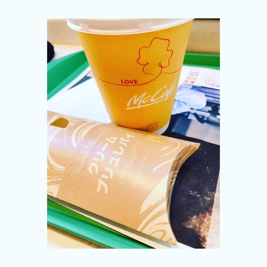 嶺恵斗さんのインスタグラム写真 - (嶺恵斗Instagram)「バイト先☕️ ・ 半年ぶり？ マックカフェなるものを体験したくて カフェラテと クリームブリュレパイを。  お店に入るとバイトしていた頃を 思い出す✨ 自分の夢に向かって必死だったころ。 周りには反対する人しかいなかったけど笑 バイト代を大好きな宝塚に使えることが 凄く嬉しかった❣️  懐かしさと初心を思い出させてくれる ありがたい場所❤️mahalo❤️  もうすぐ受験シーズン。 大変な時期だけど　好きなことを精一杯 やりきってください❣️ ・ #思い出の場所 #マクドナルド  #夢 ＃叶いました#感謝  #出発点 #初心を忘れない  #願いは叶う #思いを強く #主婦日記 #嶺恵斗 #宝塚 #memories #macdonalds」1月19日 10時58分 - etsuko__7