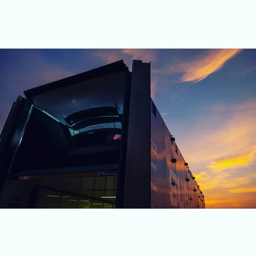 のインスタグラム：「What Do You Prefer – 🌅 a Sunrise or 🌄 a Sunset or ﻿ ﻿a 862hp Gymkhana #Subaru? 😭🏁 #Gymkhana2020 #TravisPastrana  ﻿」