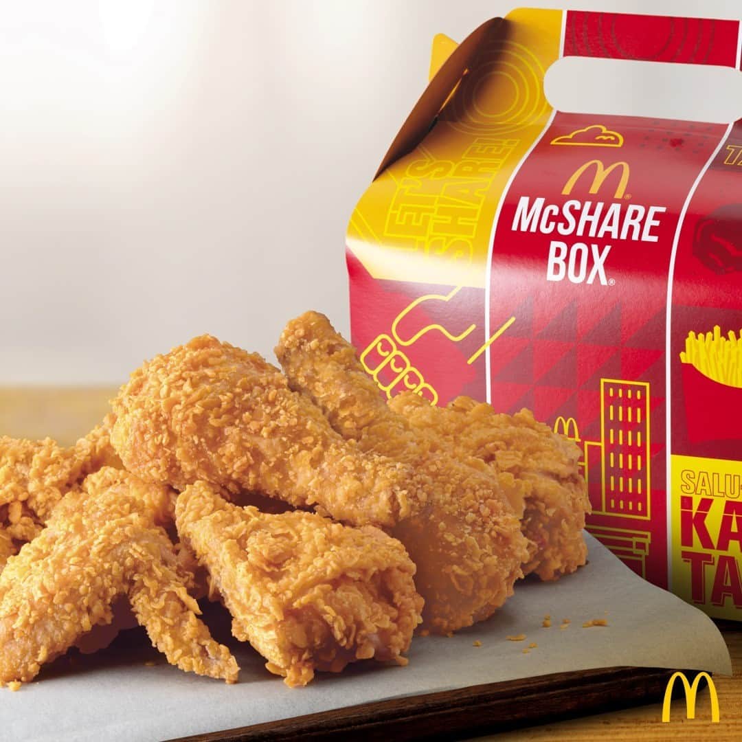 McDonald's Philippinesのインスタグラム：「Enjoy a Chicken McShare Box for today's lunch! Grab all your McDo faves when you you Dine-In, Take Out, Drive-Thru at a store near you or order via the McDelivery PH App, website, or call 8888-6236 (NCR).」