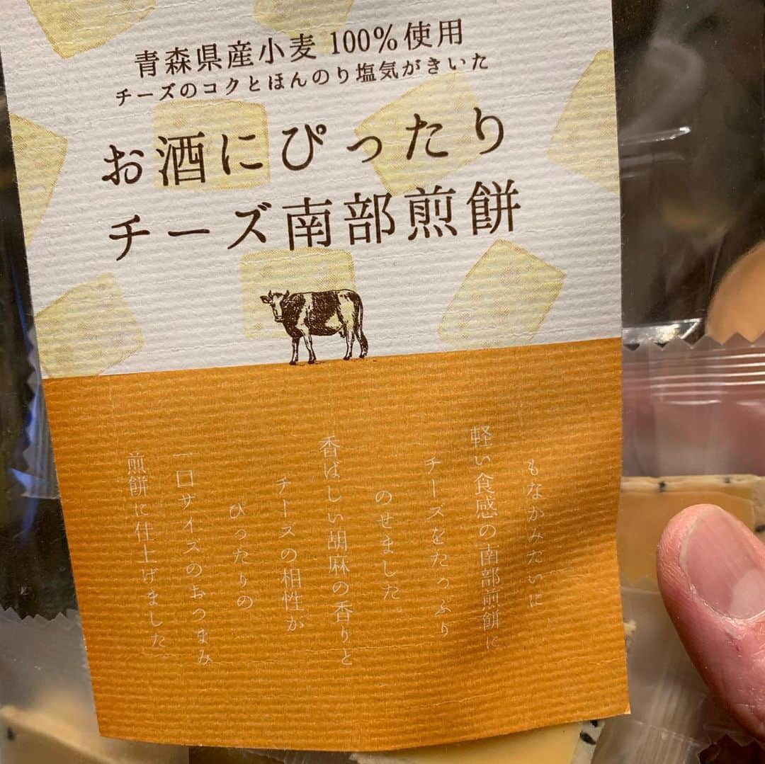 高嶋政宏のインスタグラム：「これ当たり❣️ #髙嶋政宏  #お酒にぴったりチーズ南部煎餅　#青森県産小麦100%  #ハイボールに合う　#大成堂製菓工場　#青森市浪館前田　#青森県」