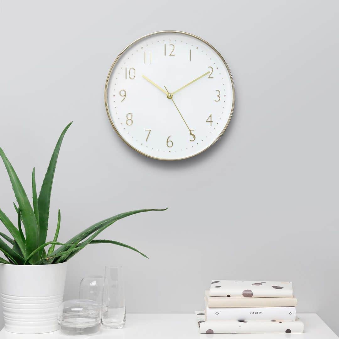IKEA JAPANさんのインスタグラム写真 - (IKEA JAPANInstagram)「時計を見るとき目に入るのは、時間だけではありません。﻿ リビングの壁掛け時計も、ベッド脇の目覚まし時計も、時計は自分のスタイルを映し出すもの⏲﻿ インテリアの仕上げです。﻿ そろそろ模様替えの時期かな、と思ったら、時計で手軽で手ごろな模様替えをしてみませんか？﻿ ﻿ ﻿ お買い物はIKEAオンラインストアで。﻿ ﻿ #イケア #IKEA #ikeajapan #IKEAオンラインストア #インテリア #時計 #壁掛け時計 #目覚まし時計 #アラーム #デジタル時計」1月19日 11時00分 - ikeajapan