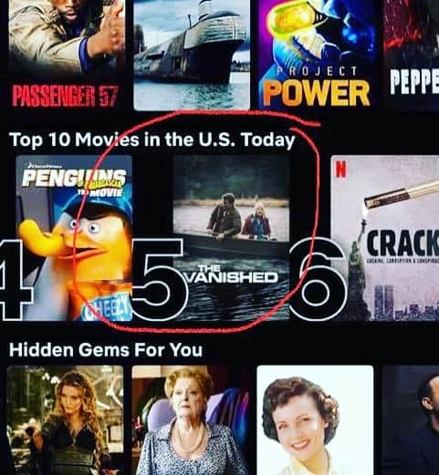 ピーター・ファシネリのインスタグラム：「The film I wrote and directed #TheVanished -Starring @anneheche @cardcarrying_thomasjane #JasonPatric Is one of the Top 5 films watched in the US right now. Give it a watch! NOW on @netflix  Let’s make it #1 🍾🙏🎉」