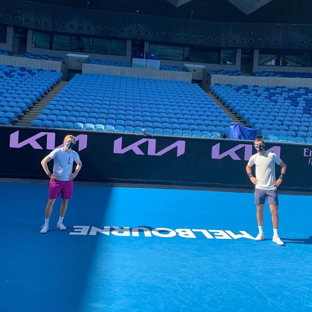 デニス・シャポバロフさんのインスタグラム写真 - (デニス・シャポバロフInstagram)「First practice in Melbourne with @karenkhachanov 💪🏼💪🏼」1月19日 16時47分 - denis.shapovalov