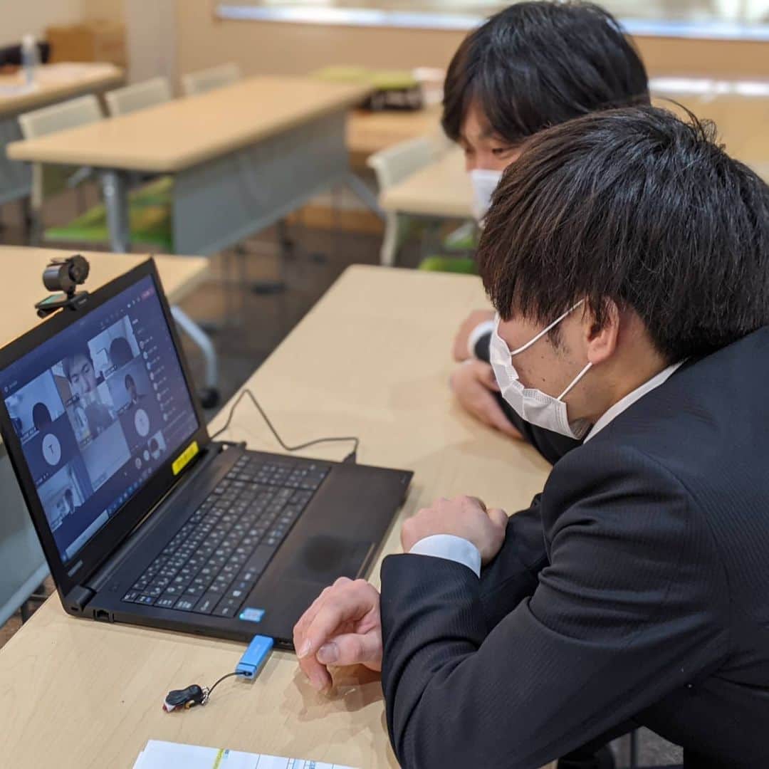 のインスタグラム：「清田軌道工業株式会社に勤務する鉄道サービス学科の卒業生が来校し、 整備コース1年生のオンライン授業を担当してくださいました💻  整備業界の基礎知識を学ぶことができ視野を広げることができました🪛🔧  現場でカツヤクする先輩のお話は これから始まる就活の起点となりますね‼️ #東京観光専門学校　#鉄道サービス学科　#オンライン授業　#鉄道専門学校　#整備コース　#清田軌道工業 さま　#卒業生」