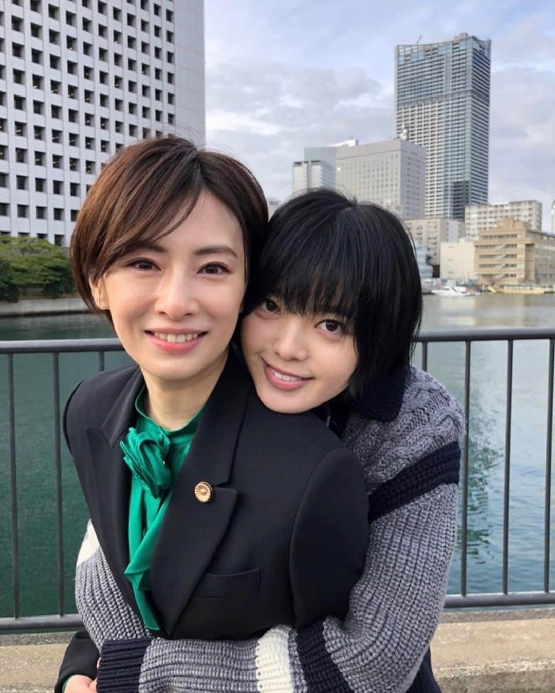 北川景子　ファンアカウントのインスタグラム：「#北川景子　#平手友梨奈　#さんかく窓の外側は夜」