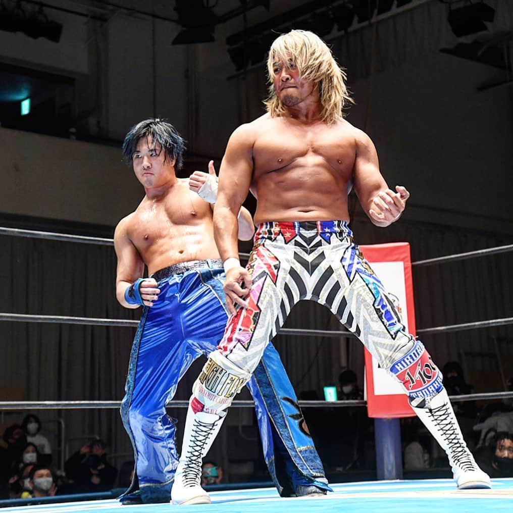 新日本プロレスさんのインスタグラム写真 - (新日本プロレスInstagram)「#TANAHASHI Rocks with #MasterWATO!! 🎸🔥🔥  最後はハイフライフロー！ワトと“合体エアギター”も披露！メインを締めた棚橋が、NEVER王座奪取を宣言!! 1.18後楽園結果 @njpw1972 @hiroshi_tanahashi @master.wato  #AirGuiter #エアギター #njnbg #njpw #njpwworld #新日本プロレス #プロレス　#Prowrestling」1月19日 11時19分 - njpw1972