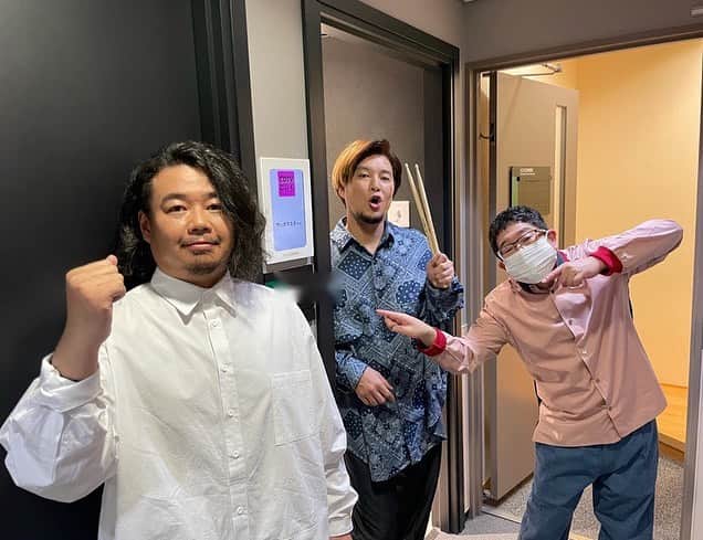 山口隆のインスタグラム：「ジャニーズWESTさん‼︎ 最っっっ高ぉぉぉ‼︎‼︎でした！ 一緒に演奏できて幸せでした！ サンボマスターの演奏も聴いて頂きありがとうございます‼︎ 大変な毎日ですが、君の生命がキラッキラに輝いてること。 めちゃんこ綺麗でピッカピカなこと。 オレたち証明しに来たんだぜ。 #cdtvライブライブ」