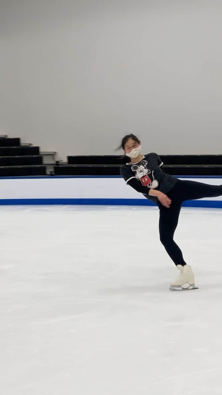 長洲未来のインスタグラム：「Still not feeling the timing of my double axels but my triple flips have improved! 🥰♥️🥲  Music in honor of @graciegold95 ‘s SP music. ⛸」