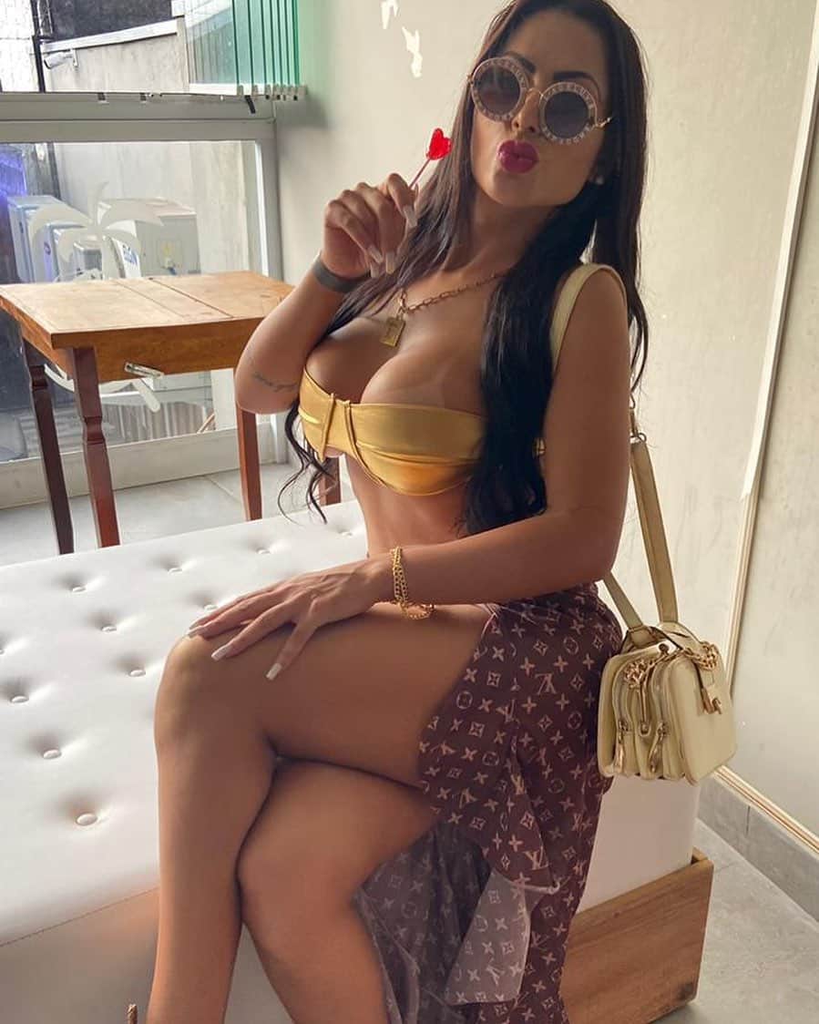 エレン・サンタナのインスタグラム：「Que todo rancor .. Vire amor.. Que todo mal.. Vire bem.. Que todo desencontro.. Vire recomeço.. Que toda frustração.. Vire sorrisos...」
