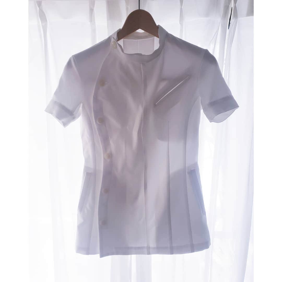 信國太志さんのインスタグラム写真 - (信國太志Instagram)「フェンシング用の服に触発された 女医さんの白衣をデザインしました。」1月19日 11時54分 - taishinobukuni