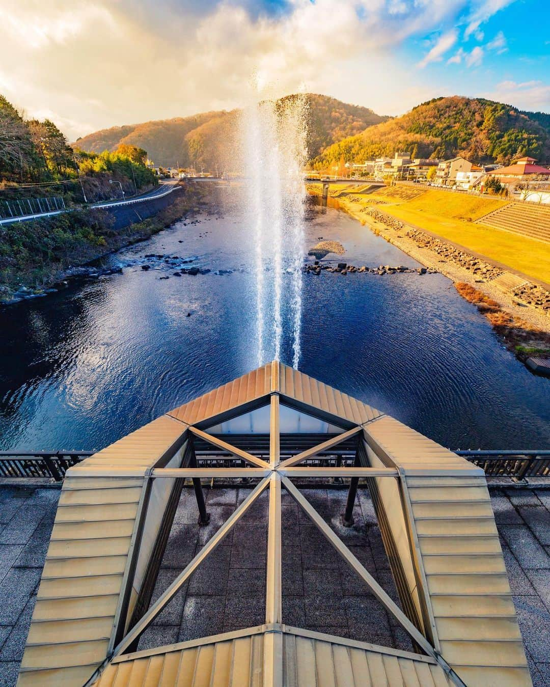 Bi Rod by Lumica.さんのインスタグラム写真 - (Bi Rod by Lumica.Instagram)「【Bi Rod Creator's Photo】 ＃042 ■Photo by 木村琢磨  ■Photo at 吉野川 yoshinokawa river 2016/ 1  ■Equipment Rod： Bi Rod 6C-7500 Camera: OLYMPUS AIR A01  「ドローンなしでこのアングル」  最大7.5mのハイアングルから撮影できる 高所撮影一脚「Bi Rod」  ↓商品情報は公式ストアから https://birodstore.com/  #birod #lumica #ルミカ #木村棒 #写真好きな人と繋がりたい #写真 #空中撮影 #空撮 #ハイアングル #ドローン #aerialphotography #notdrone #highangle #olympus #olympusphtotography #olympuscamera #olympusair #吉野川 #yosinokawa #yosinokawariver」1月19日 12時01分 - birod_photo