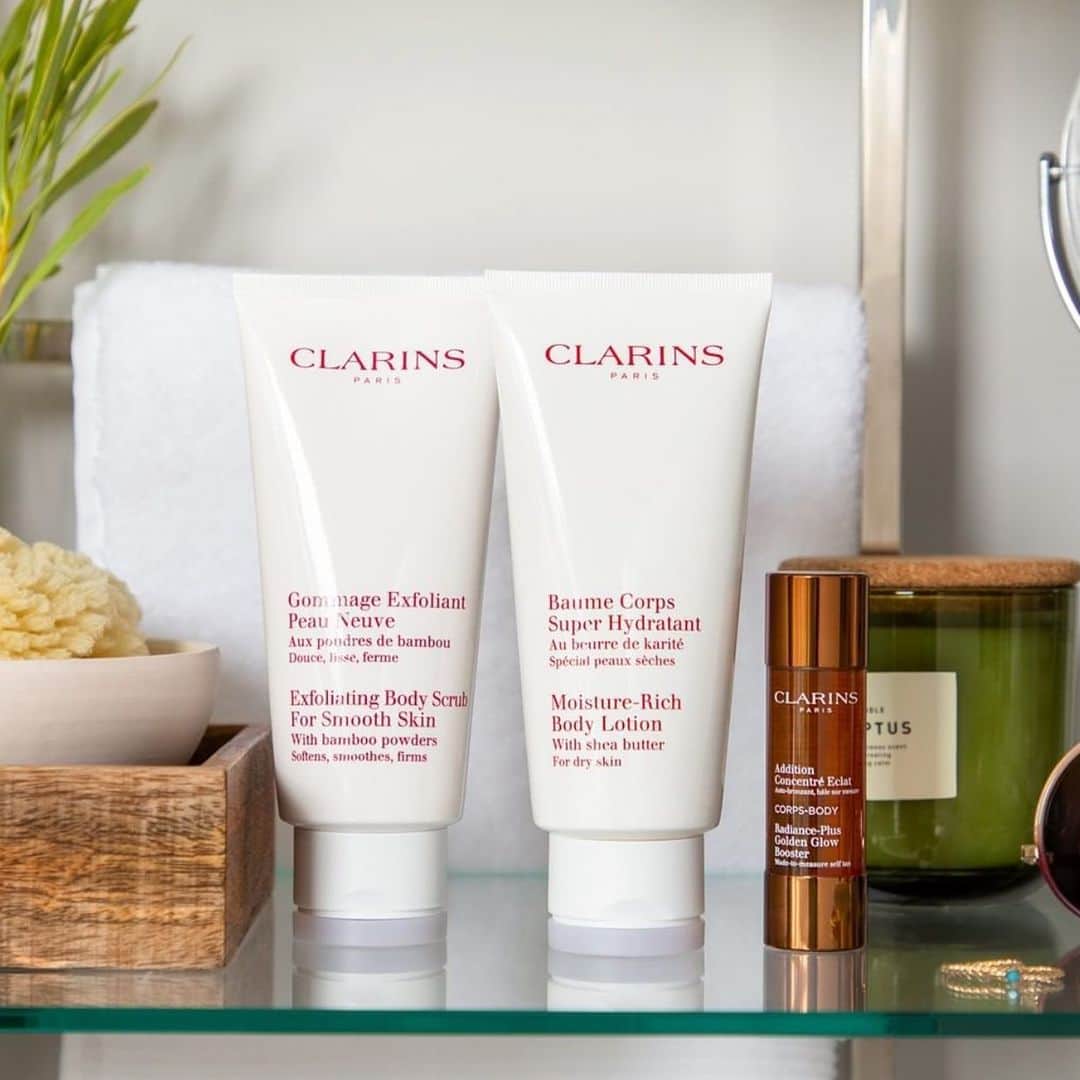 CLARINSさんのインスタグラム写真 - (CLARINSInstagram)「❄️ Give your #skin a winter #glow ☀️ #Exfoliate #Hydrate and use our amazing sunless tanning drops! 🌴  #glowbabyglow  #clarins #skincare #bodycare  #clarinskincare  #selfcare」1月19日 12時21分 - clarinsusa